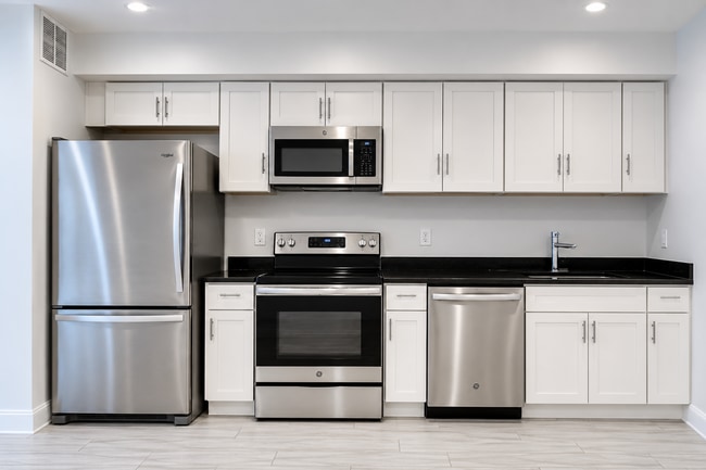 Building Photo - 727 Quebec Pl NW Unit B