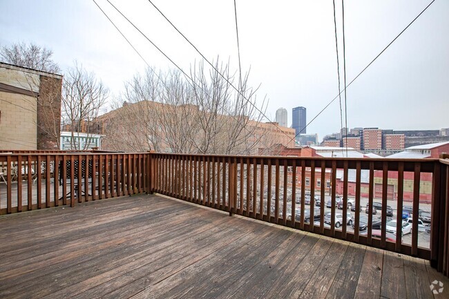 Building Photo - 413 E Carson St Rental