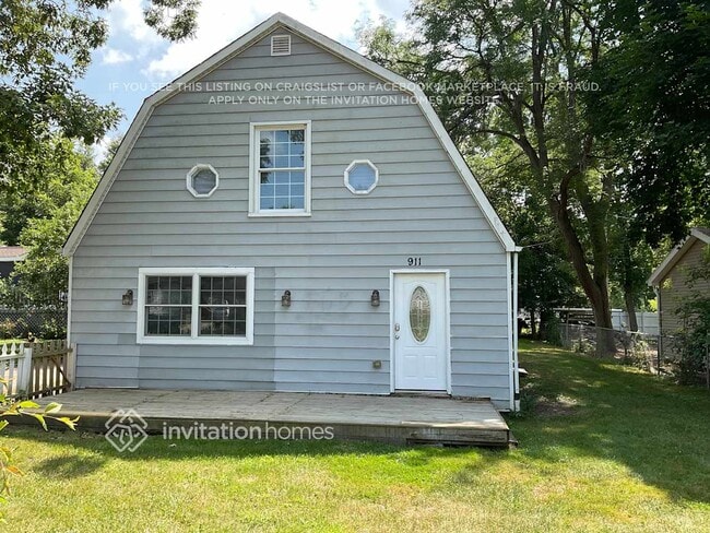 Building Photo - 911 Paul St W Rental