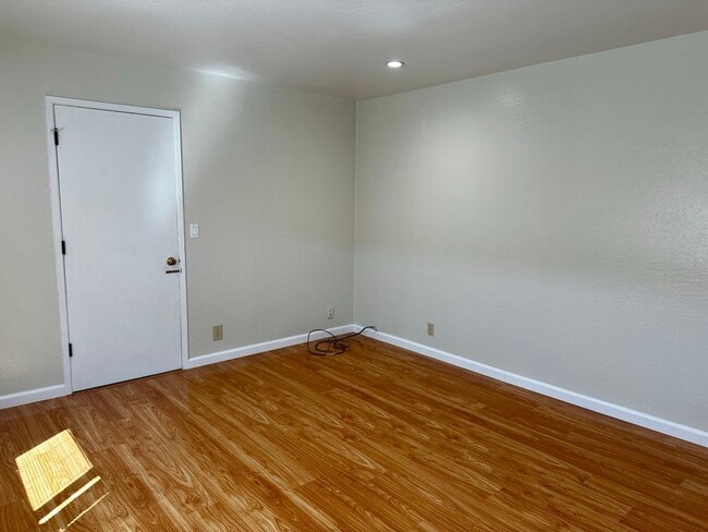 Photo - 839 E Dana St Unit 839