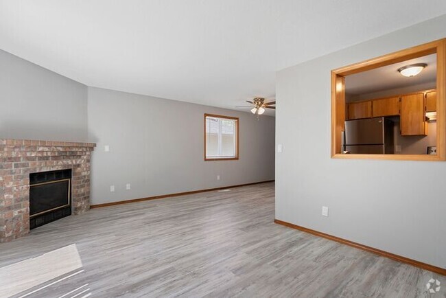 Building Photo - 3 bedroom townhouse with Garage!! Wont las...