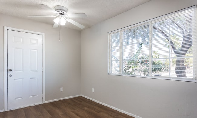 Photo - 819 N Arbor Ave