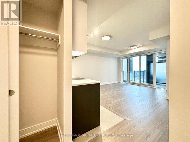 Photo - 664 Spadina Ave. Unit 810