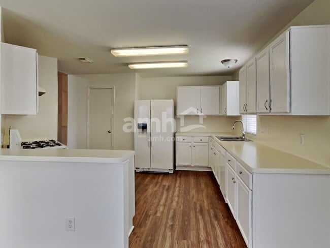 Photo - 2114 English Green Way