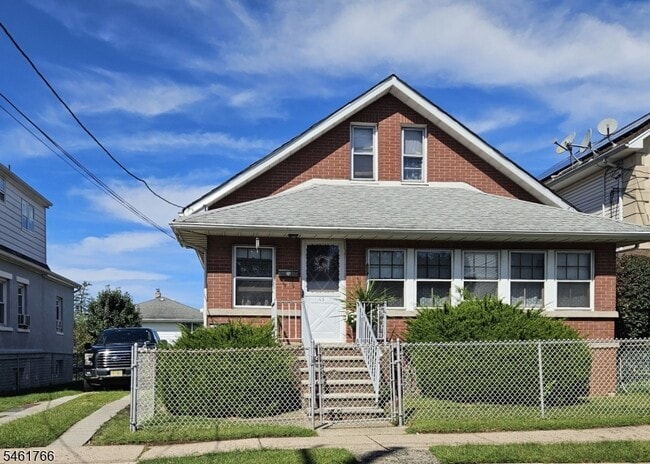 Building Photo - 65 Johnson Ave Unit Bsmt