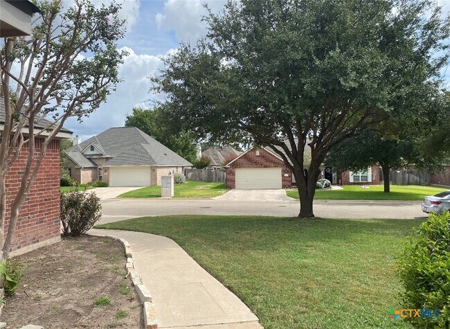 Photo - 5704 Meadow Wood Dr