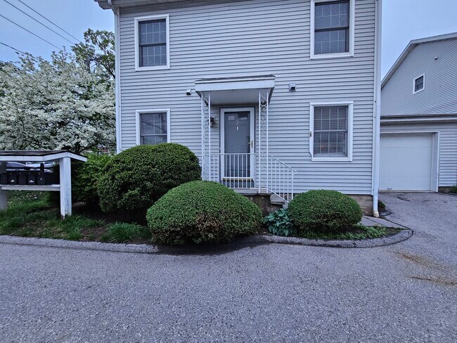 Photo - 246 Seaside Ave Unit APT 2