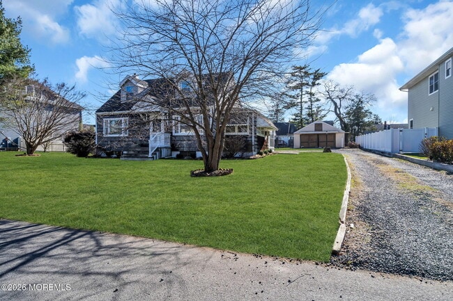 Photo - 633 Agnes Ave