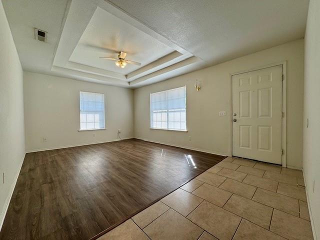 Photo - 221 Fox Run Pl