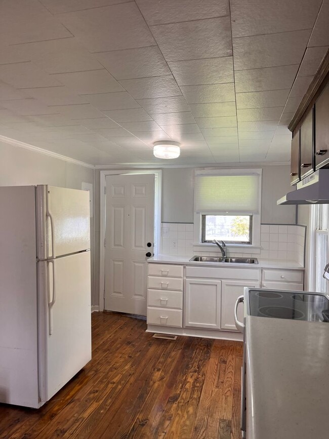 Photo - 2 bedroom home in Historic Downtown Walkin...