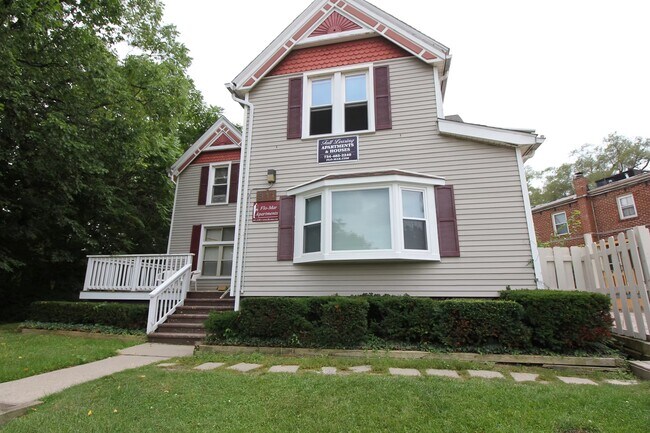 front of house - 811 Washtenaw Ave Unit 3