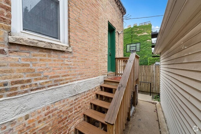 Building Photo - 330 W Evergreen Ave Unit CH Rental