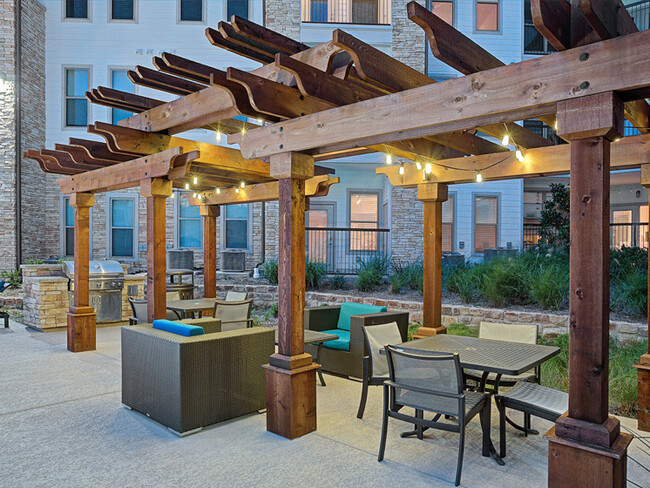 Building Photo - The Grand at Stonecreek Rental