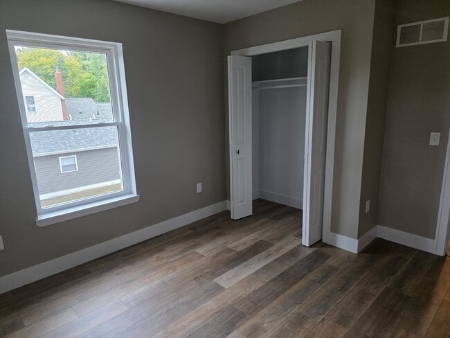 Building Photo - 609 Detroit St