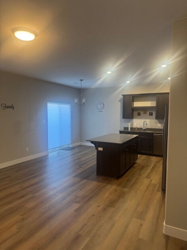 Photo - 3 Bedroom, 2.5 Bathroom