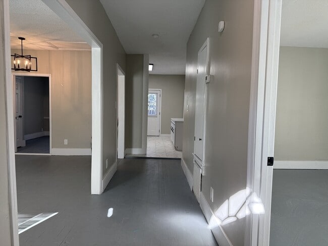 Photo - 728 W 39th St