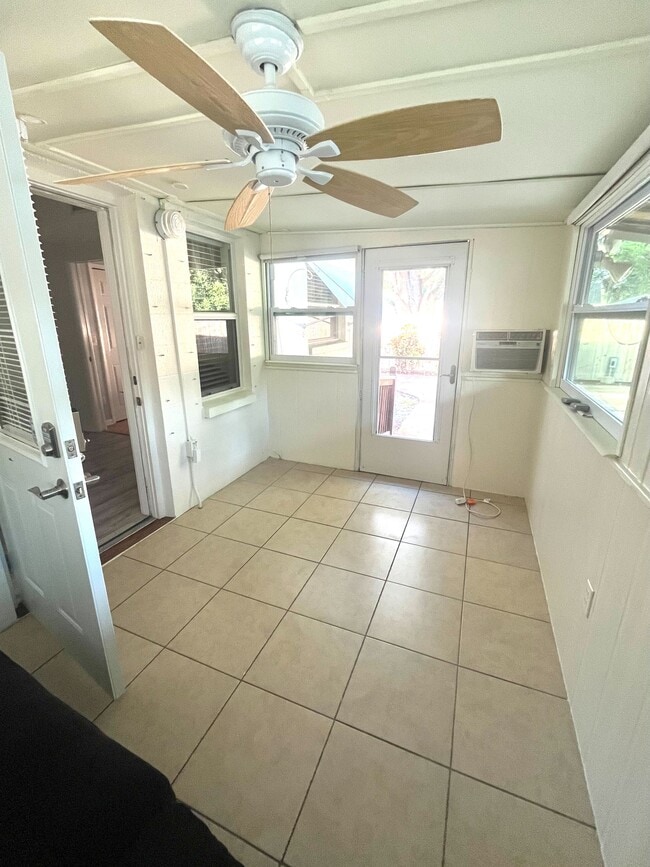 Photo - 516 Northmoor Ave N