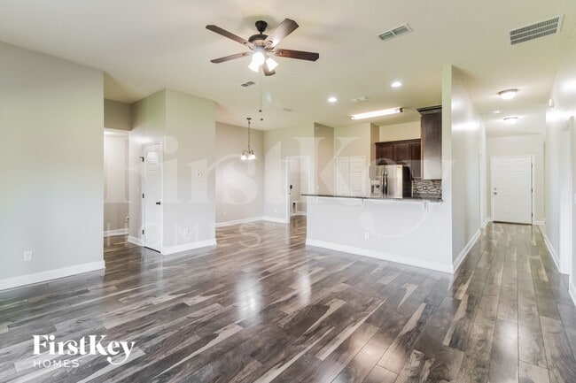 2612 Royal Pointe Dr