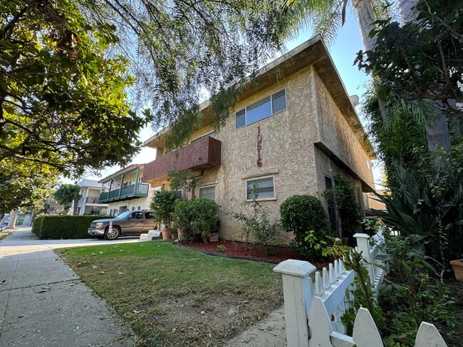 Photo - 10516 Eastborne Ave Unidad 6B