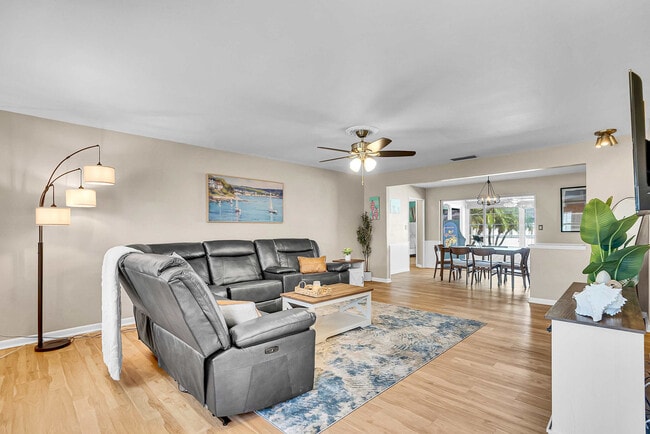 Photo - 897 Imperial Dr Unit ID1244950P