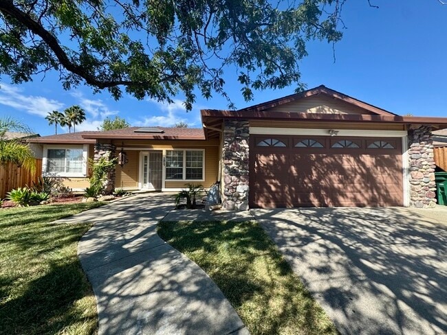 Photo - Beautiful 4 Bedroom Single Story For Rent In Roseville!