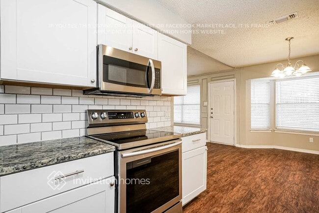 Photo - 3908 Helmsford Dr