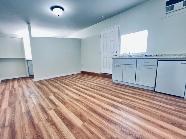 Building Photo - Escondido Historic Neighborhood Studio for... Unit 428A