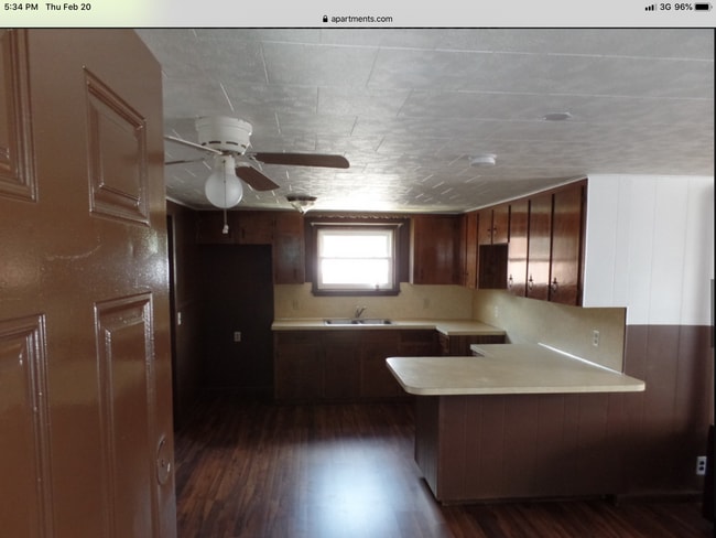 Photo - 9687 Main St