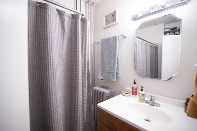 Photo - 419 W Franklin Ave Unit 1