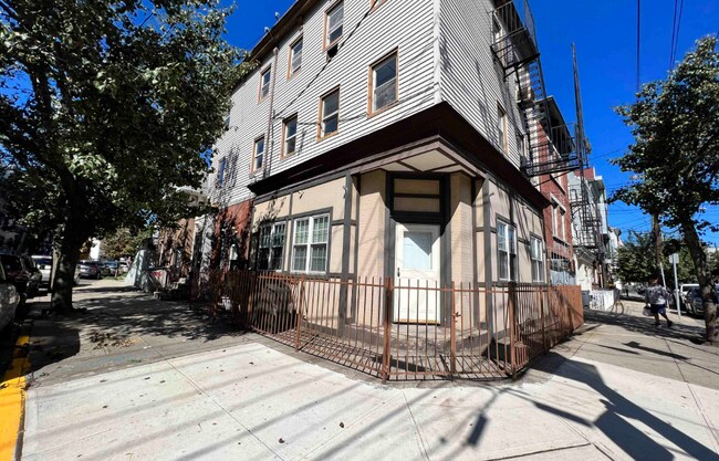 Photo - 394 2nd St Unit #3