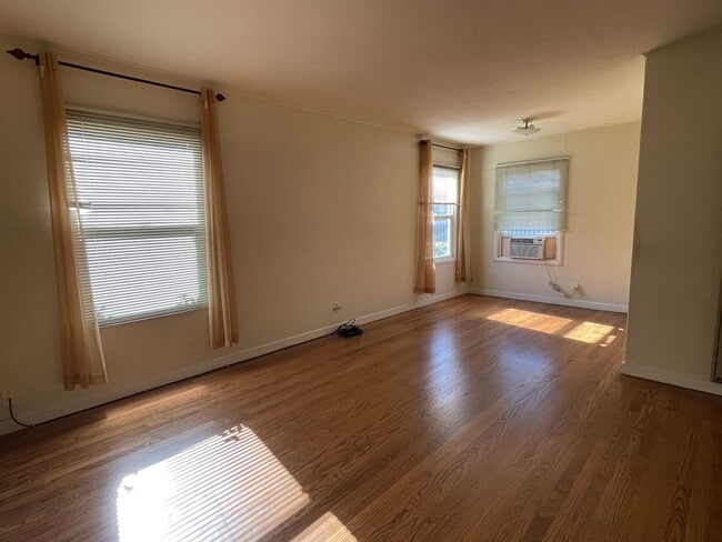 Photo - 311-313 J St