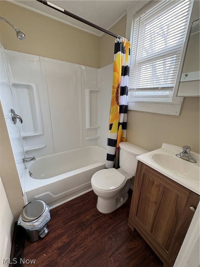 Photo - 107 E 2nd St