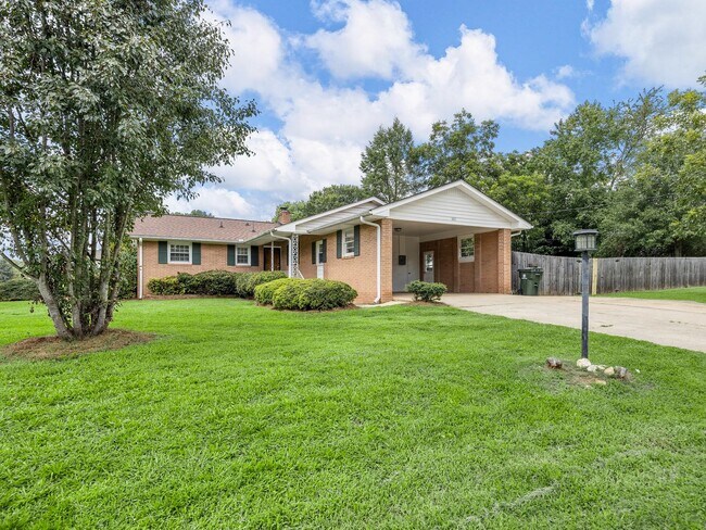 Photo - Spacious 2 bedroom 1.5 bathroom home in th...