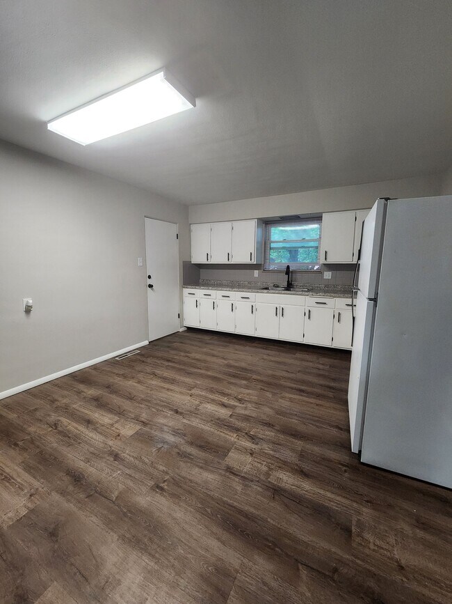 Photo - 922 S 74th St