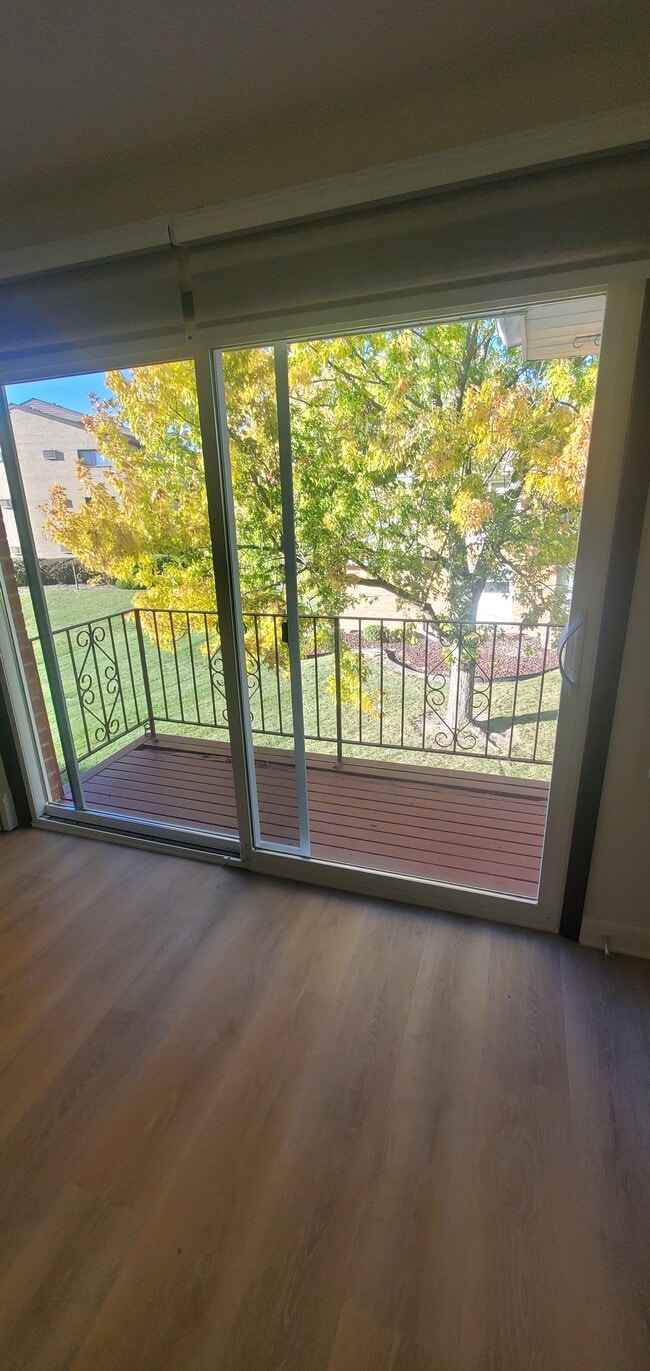 Building Photo - 15290 El Cameno Ter Unit 2w