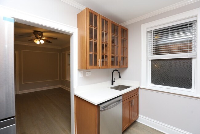 Photo - 1352 W Carmen Ave Unidad S3