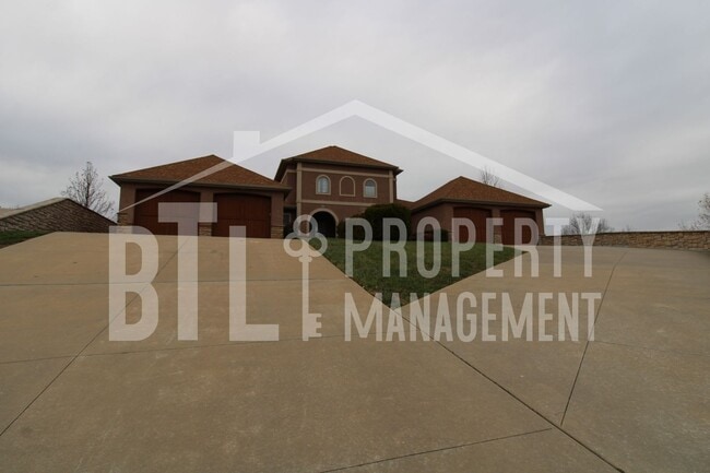 Photo - Beautiful 2 Bedroom Duplex with Loft!