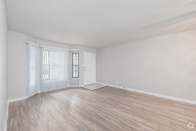 2BR, 2BA - 950SF - Living Room