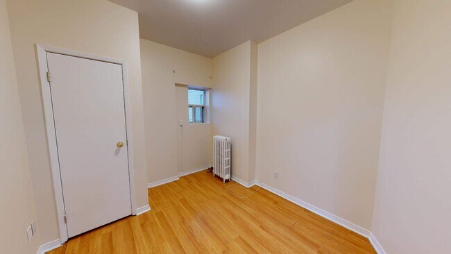 Photo - Danforth & Victoria Park Apartments Unit Bachelor + Den