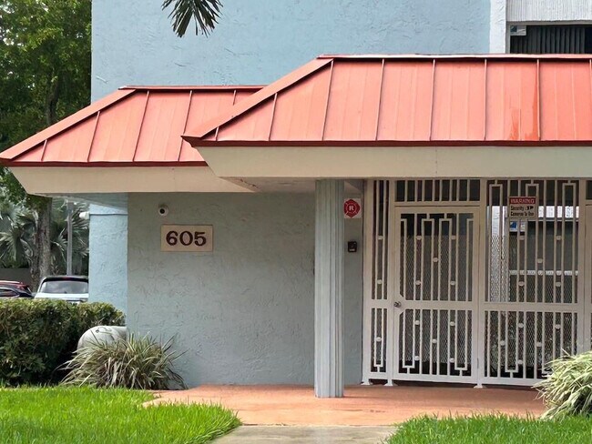 Photo - 605 S Pine Island Rd Unit 304A