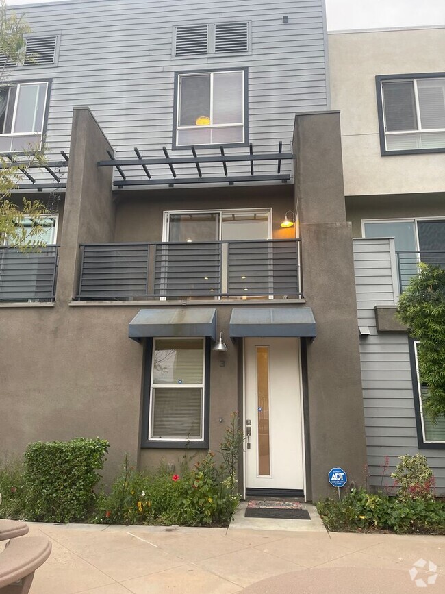 Building Photo - Just Reduced!! Charming 3 Bed/3 Ba Townhou... Rental