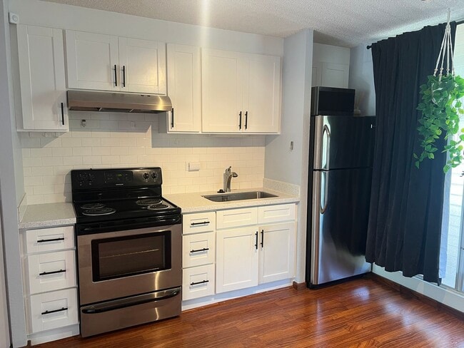 Building Photo - 392 sqft Studio with 1-bathroom, 1-parking in Palolo Gardens