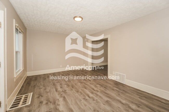 Photo - 305 3rd St NW