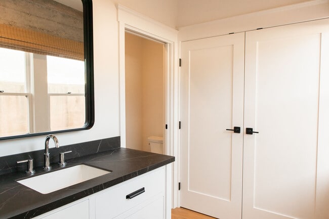 79-97 S Oak St Unit 207