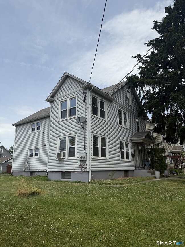 Building Photo - 121 Cambridge St