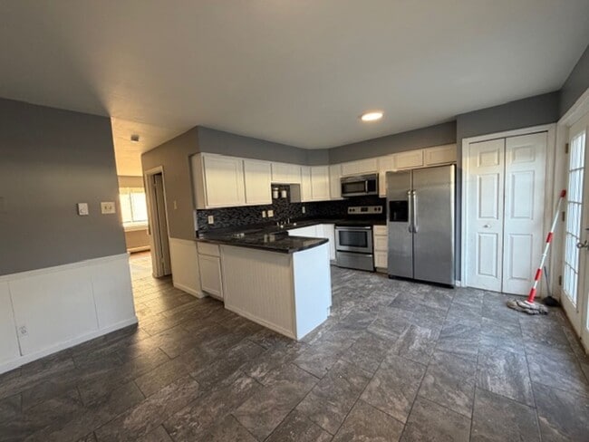 Photo - Newly renovated Town House for Rent 3Br / 2 Ba Section 8 Welcome !