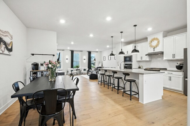 Photo - 103 Spruce Ln
