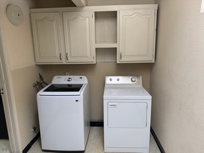 Lavadora y secadora incluidas - 8944 Canberra Dr