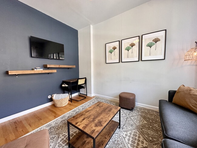 Photo - 906 N Damen Ave Unidad ID1431265P