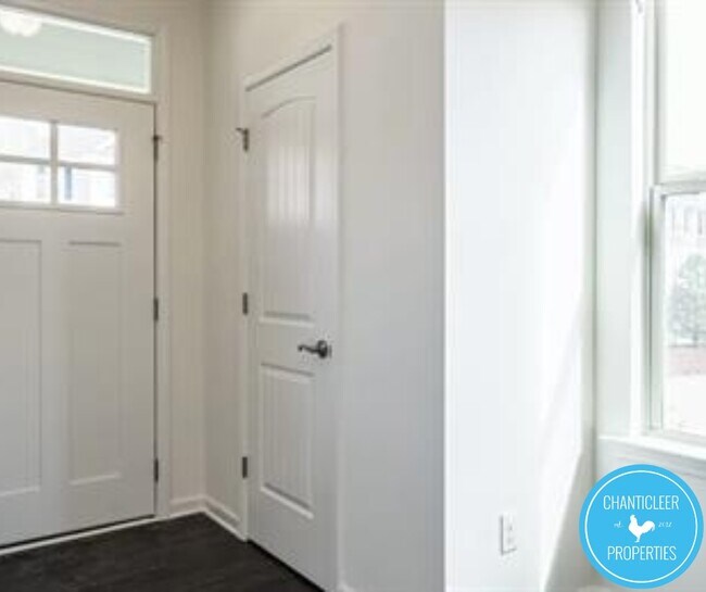 Photo - 5830 Crestlawn Ct